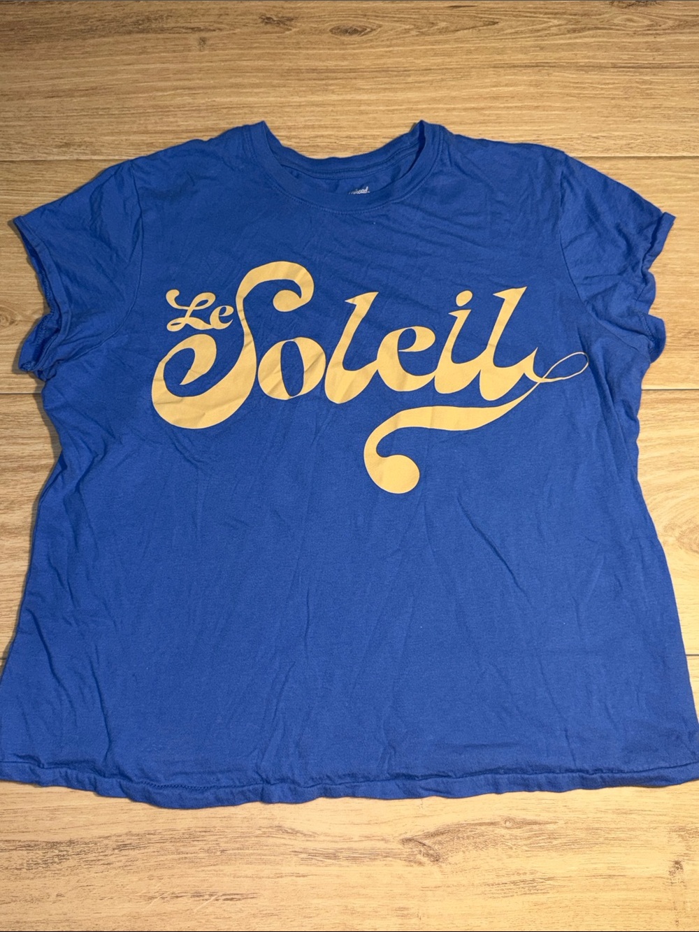 Le Soleil Graphic Tee - Blue with Yellow Script by Universal Threads size medium